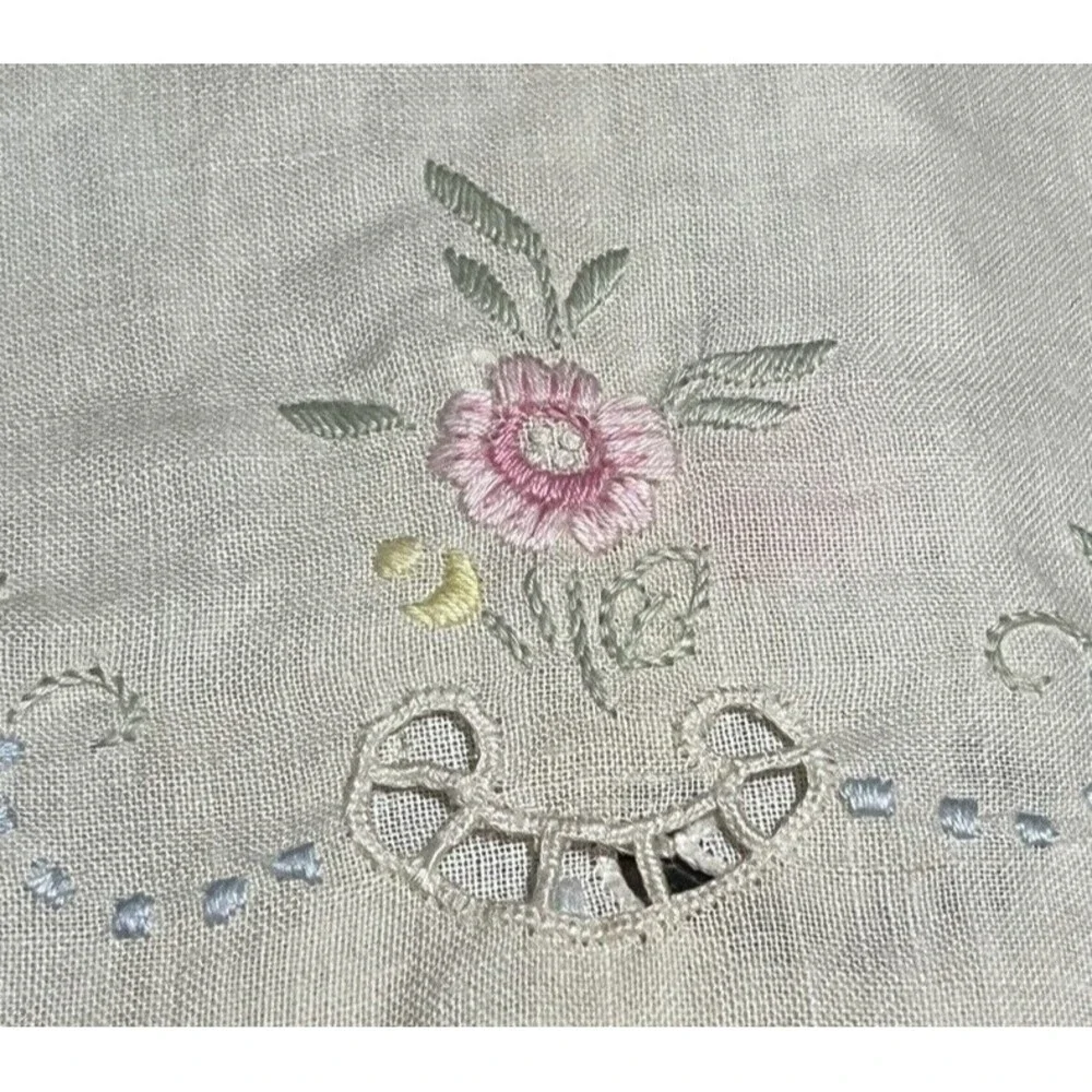 2 Vintage Linens‎ Placemats Embroidered Cutwork Floral Italian Romantic Cottage